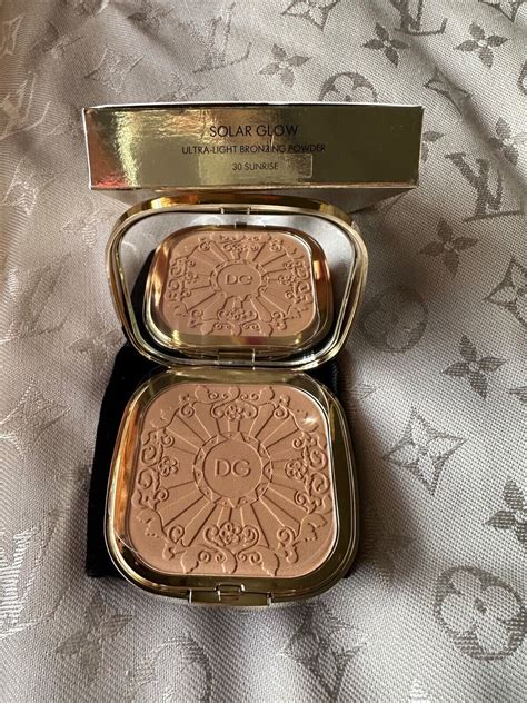 Solar Glow Bronzing Powder sunrise color by Dolce&Gabbana 